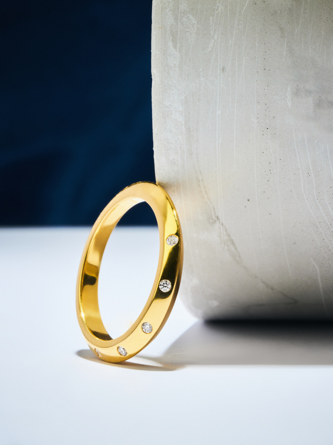 Graduated Knife Edge Diamond Ring